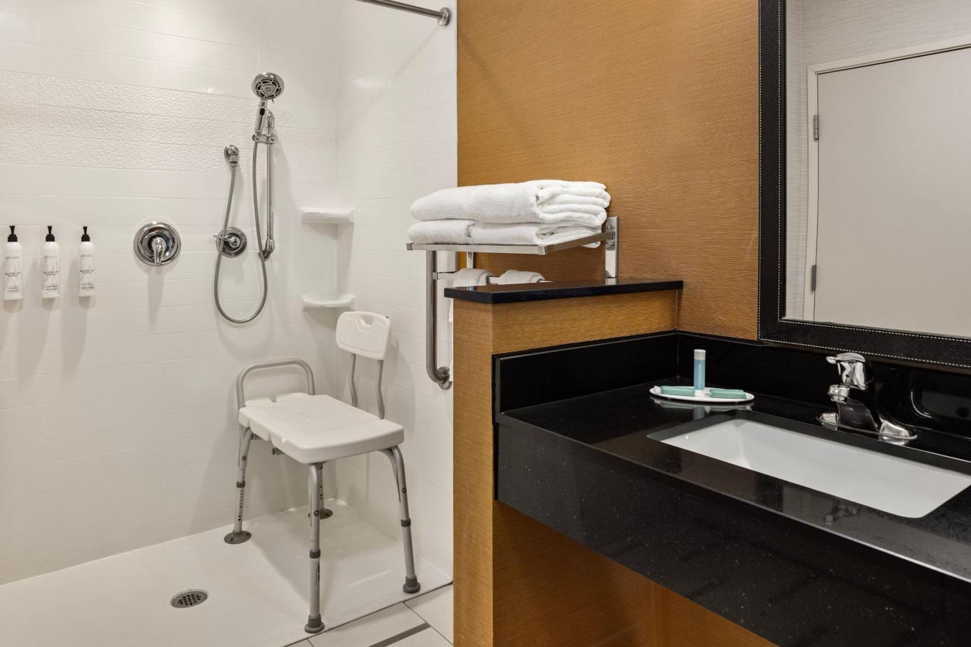 Hotel Fairfield & By Marriott Cedar Falls
