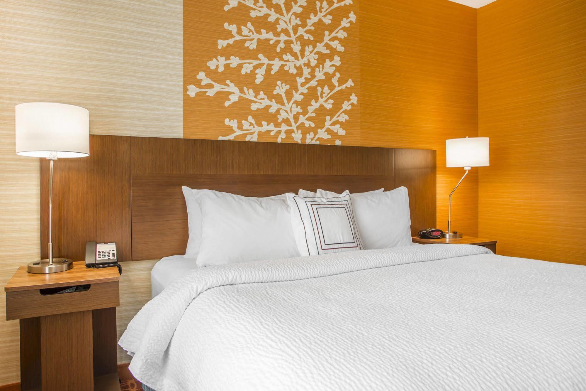 Hotel Fairfield & By Marriott Cedar Falls 3*